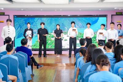 大美長(zhǎng)江穿越古今 十二時(shí)辰詩(shī)歌朗誦會(huì)踏浪而來